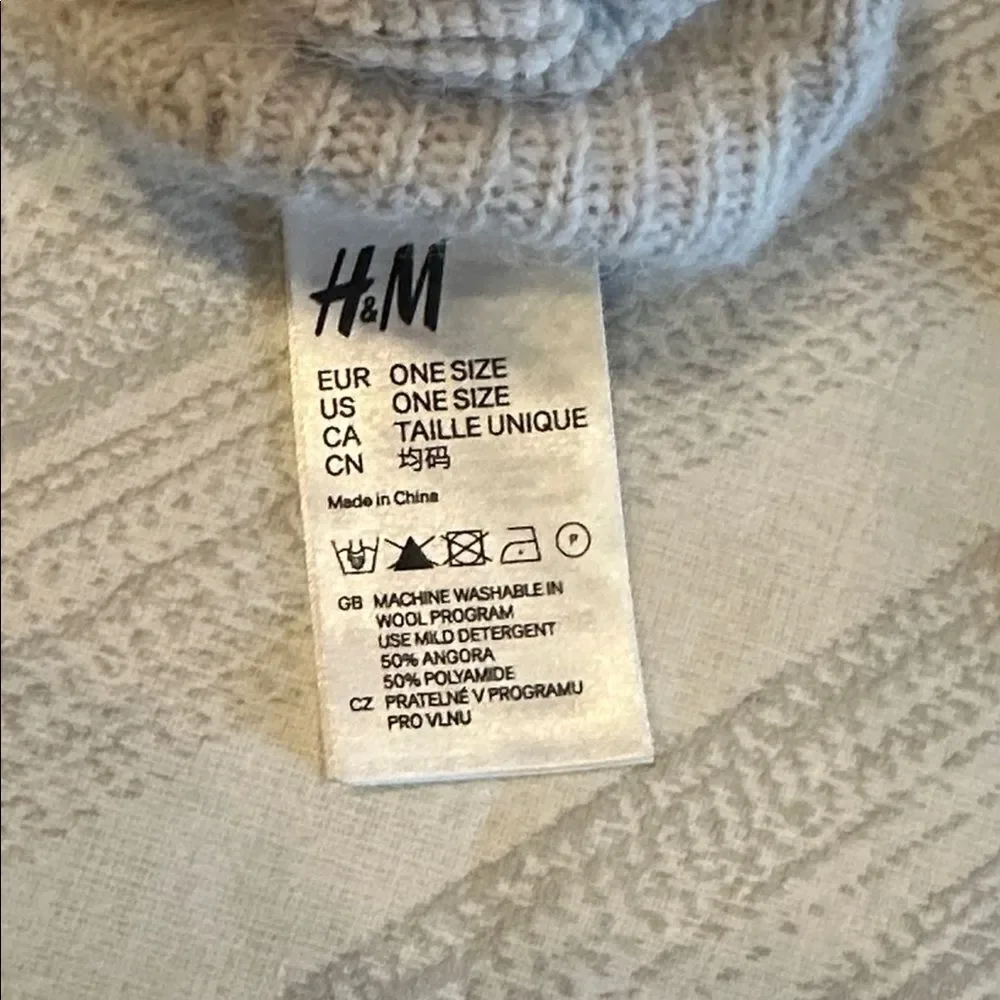 H&M Cream Knit Winter Beret and Gloves with Flower Matching Set